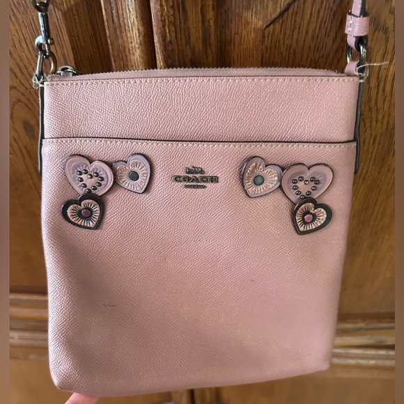 Coach messenger crossbody with hearts appliqué in Dusty Rose - Picture 2 of 16